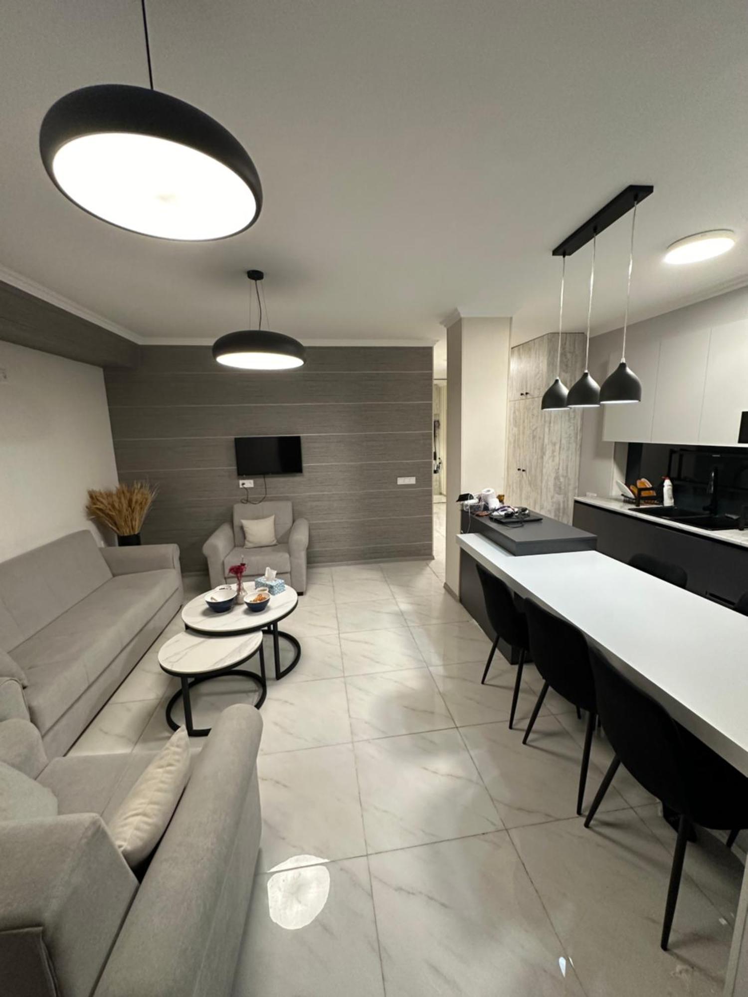 Elegant Escape In City Center Yerevan Bagian luar foto